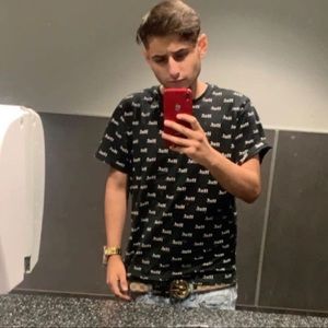 Meet your Posher, Carlos